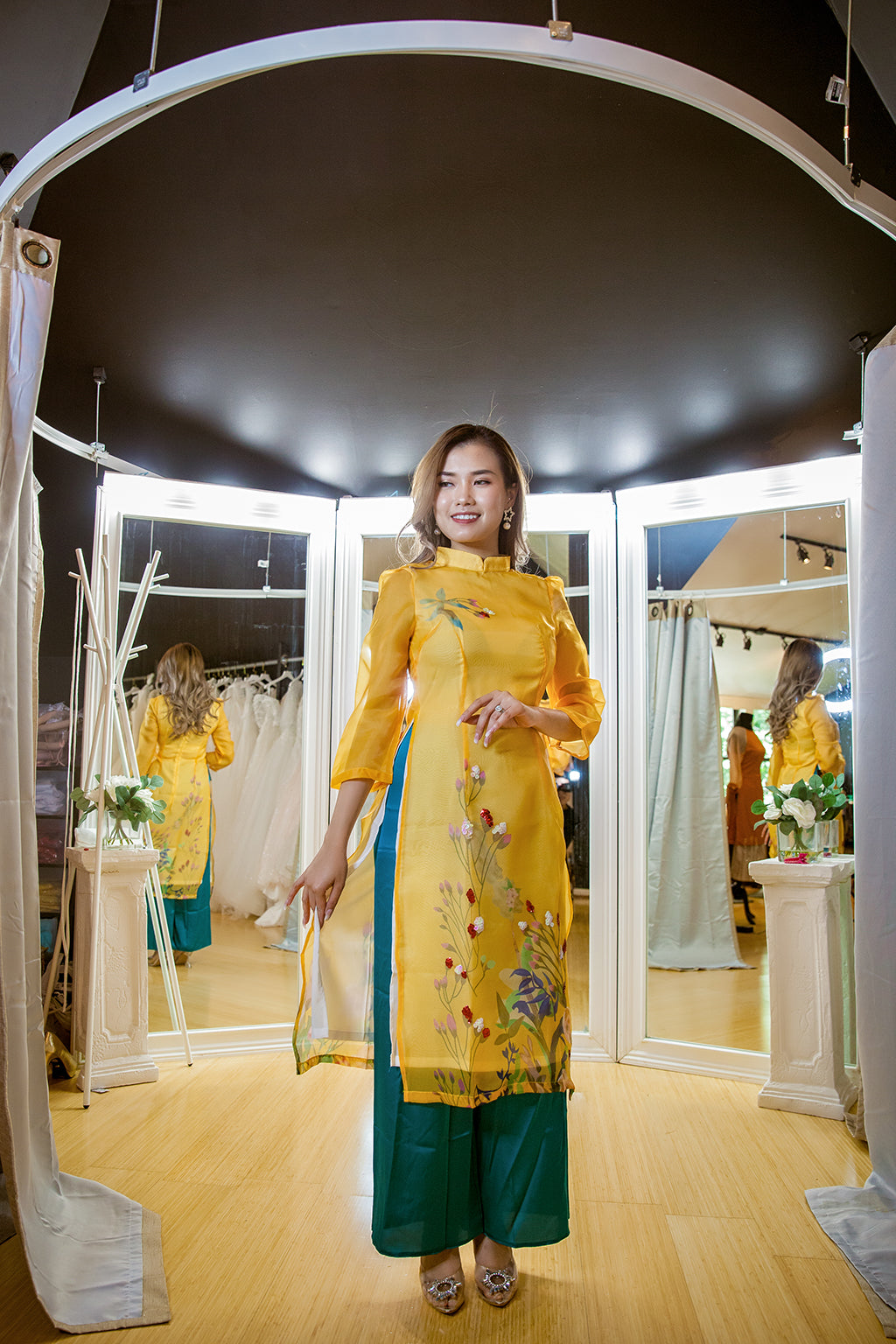CT AO DAI CACH TAN 1016
