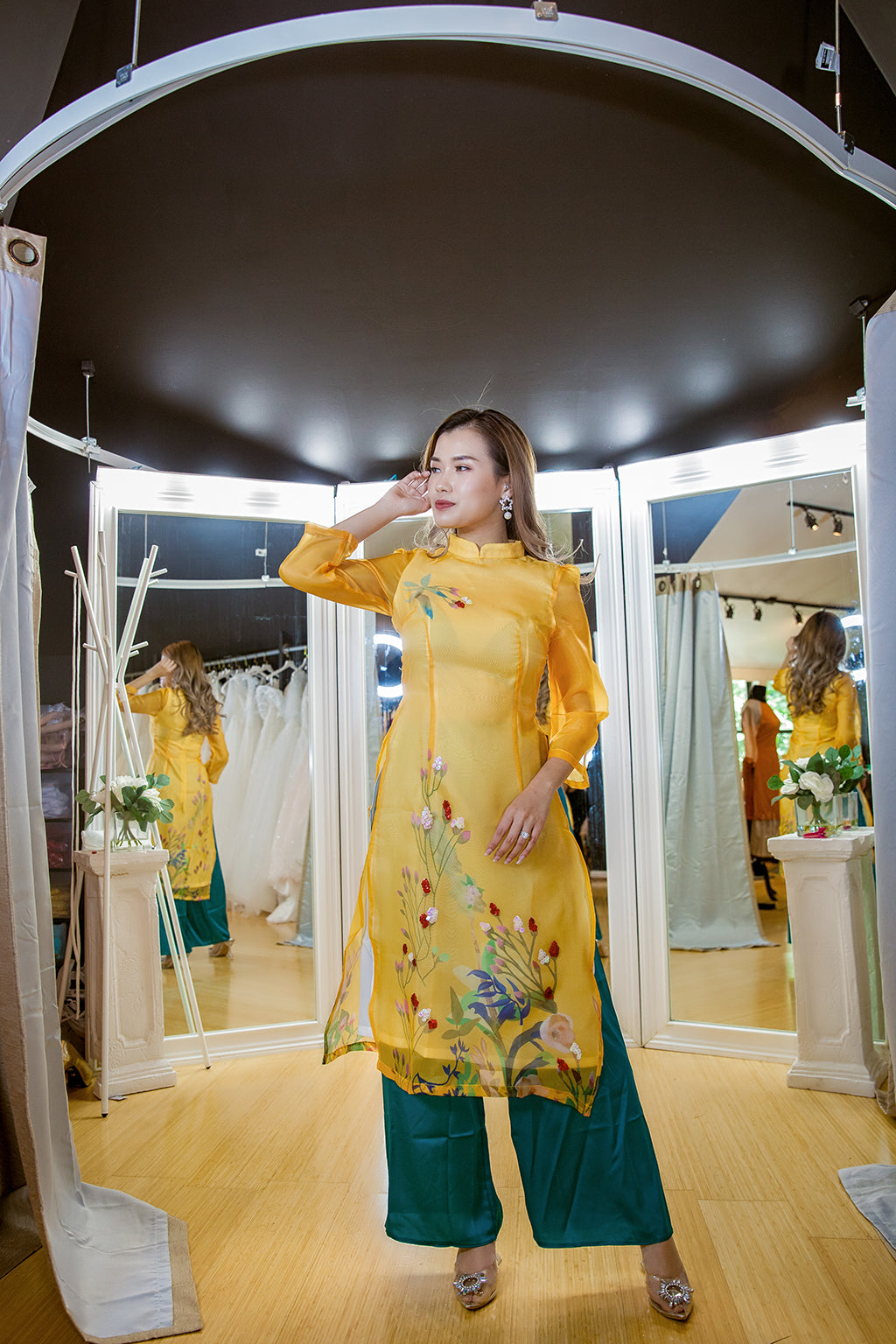 CT AO DAI CACH TAN 1016