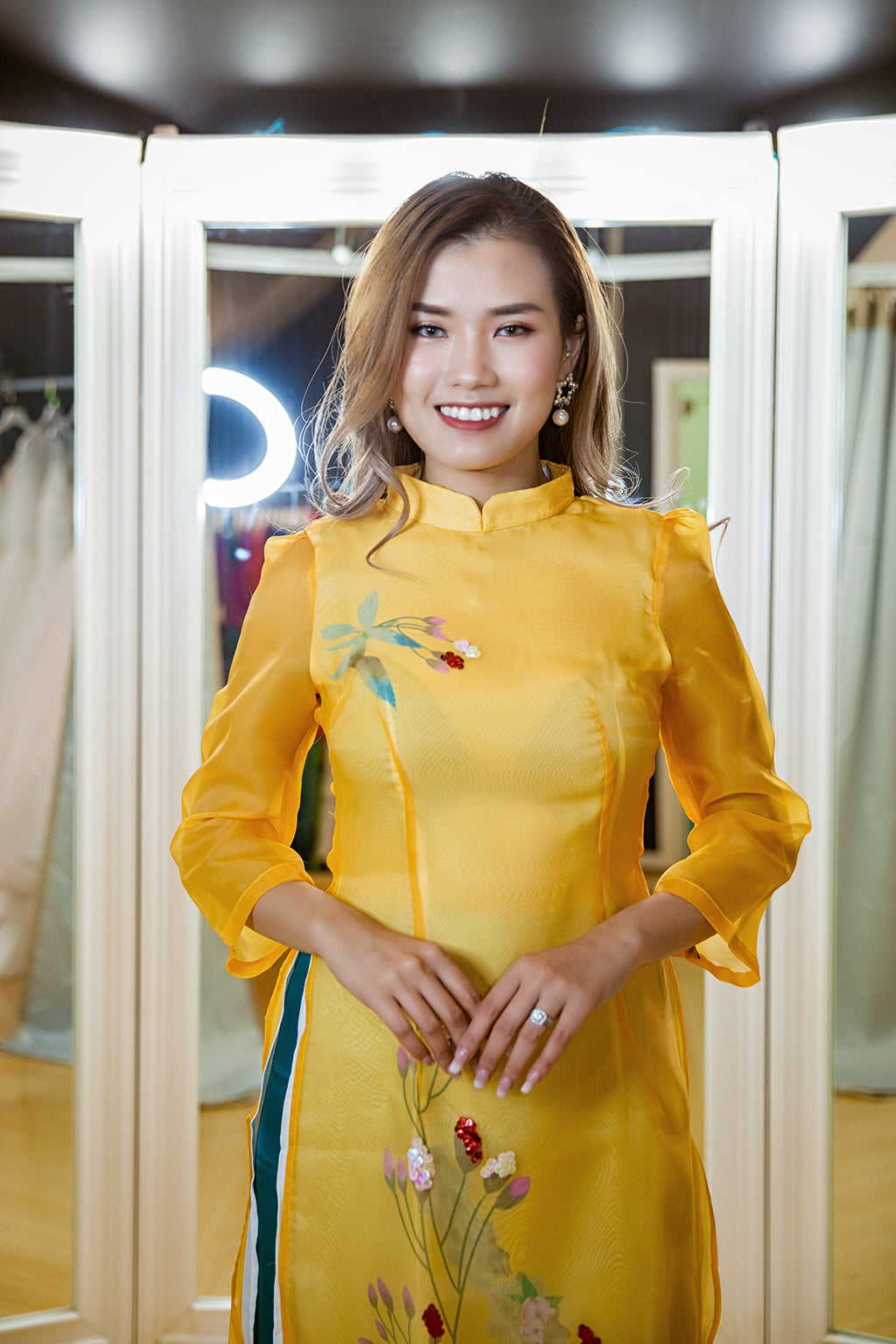 CT AO DAI CACH TAN 1016