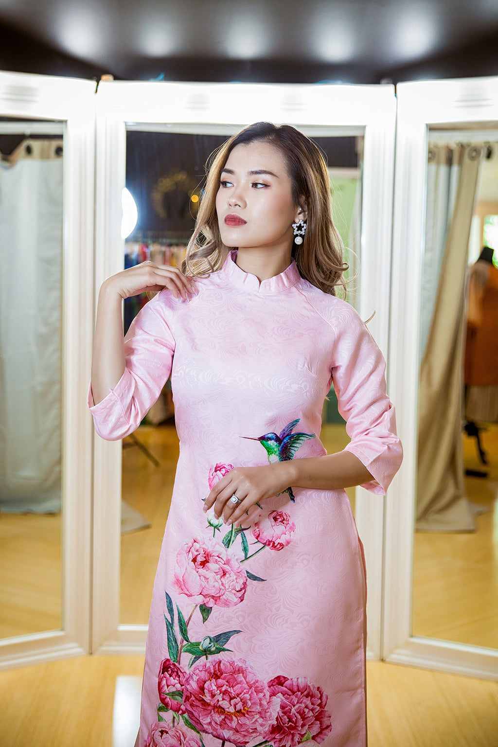 CT AO DAI CACH TAN 1018