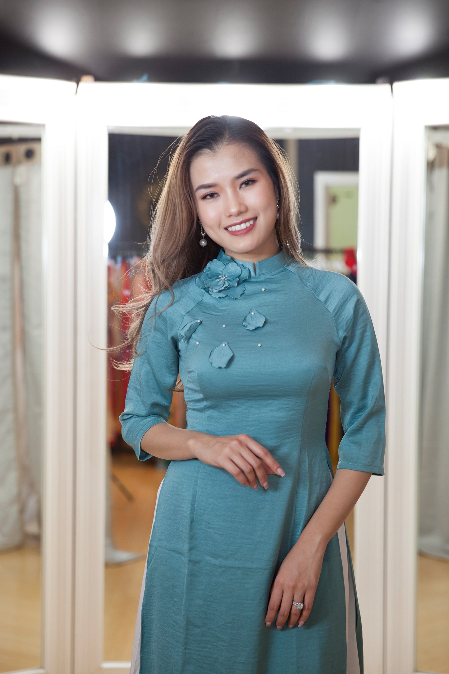 CT AO DAI CACH TAN 1028