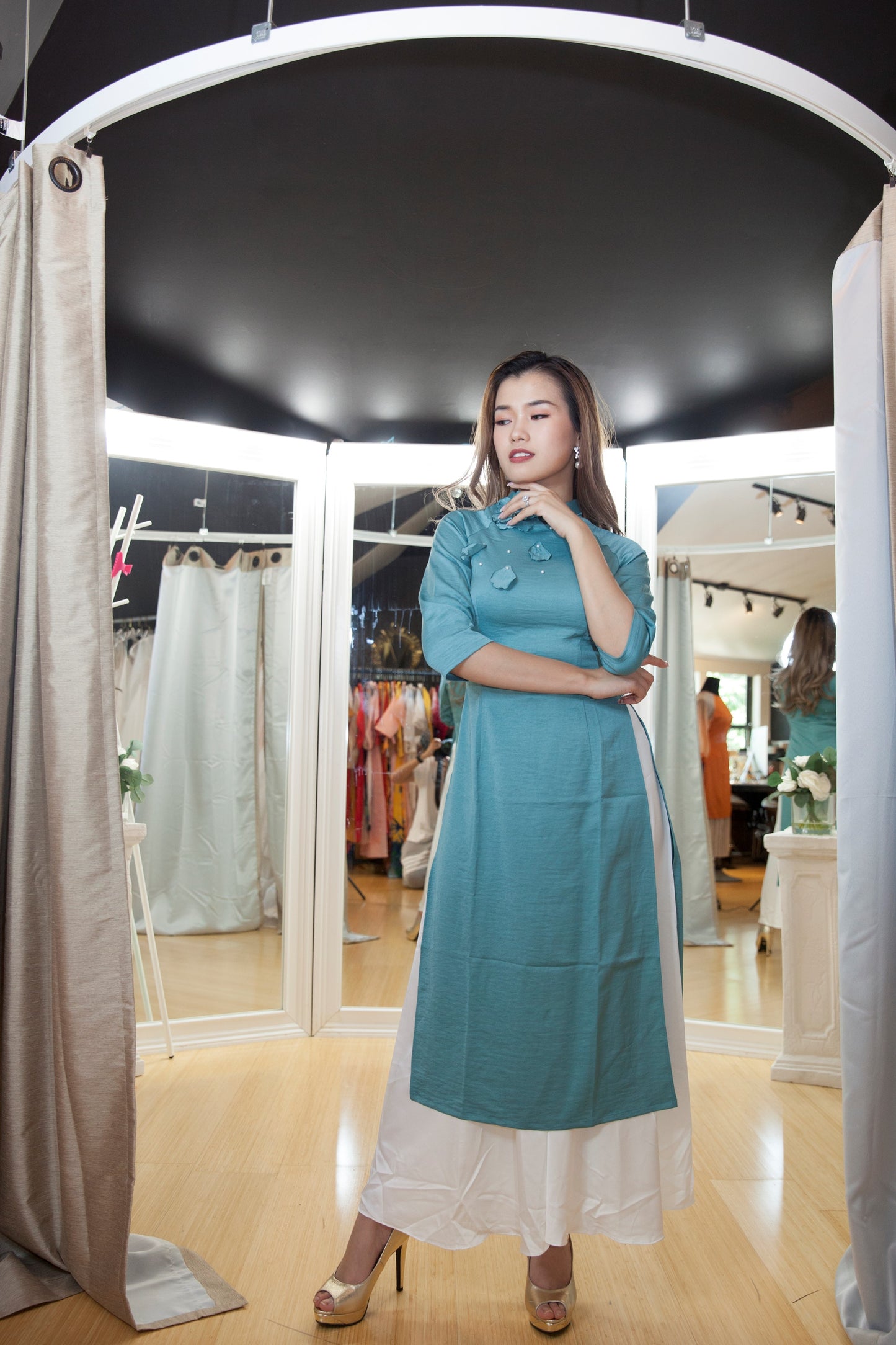 CT AO DAI CACH TAN 1028