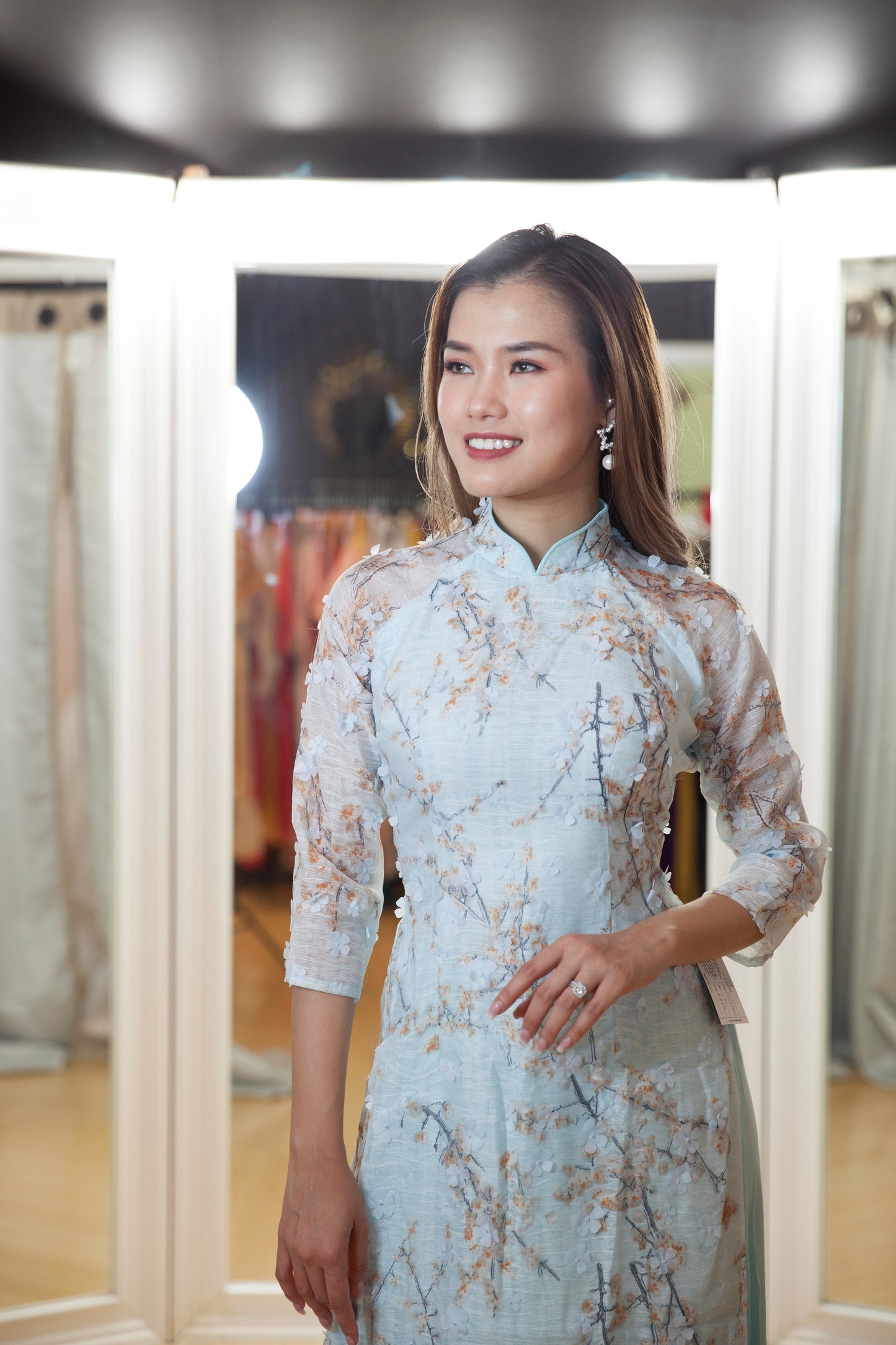 CT AO DAI CACH TAN 1023