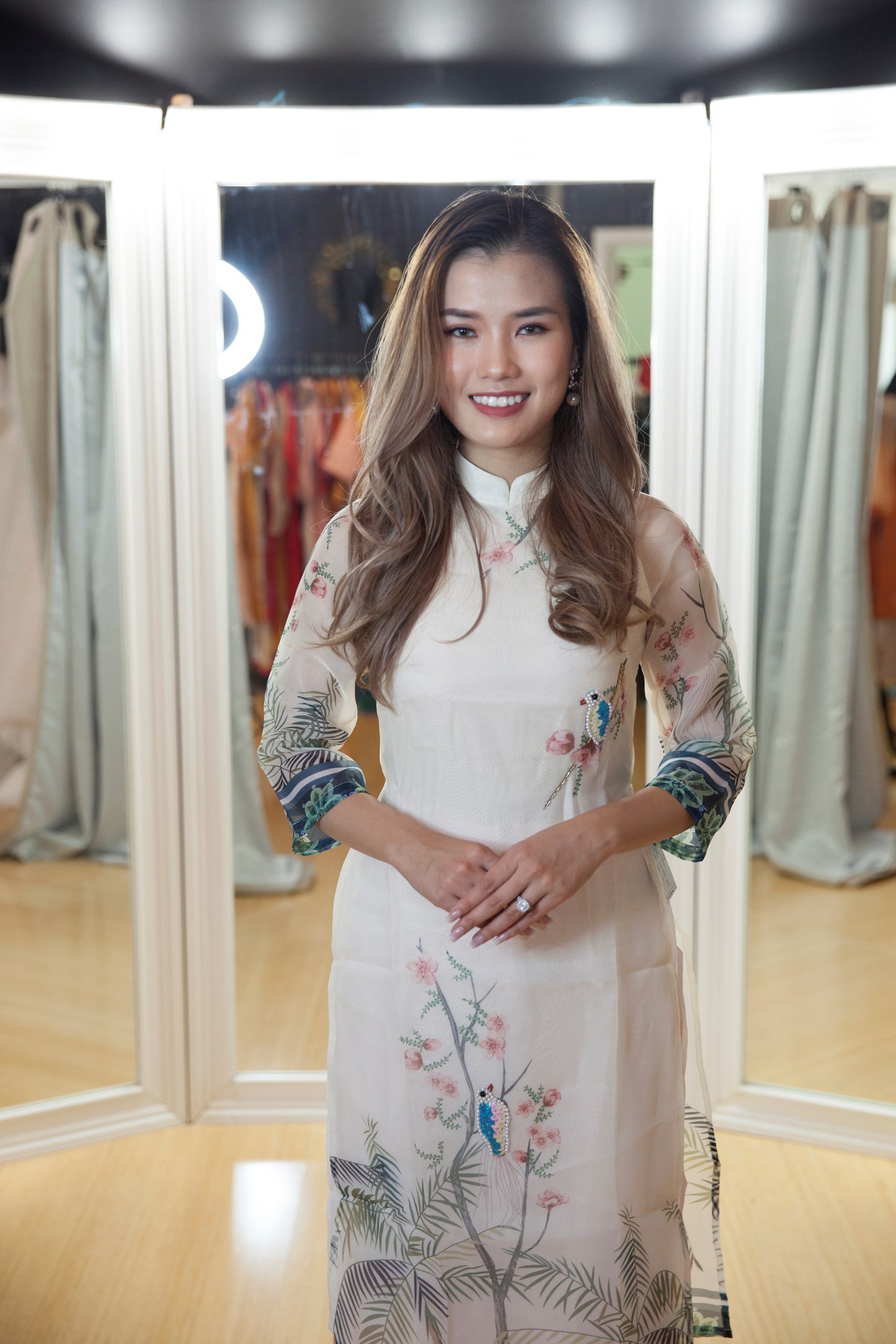 CT AO DAI CACH TAN 1025