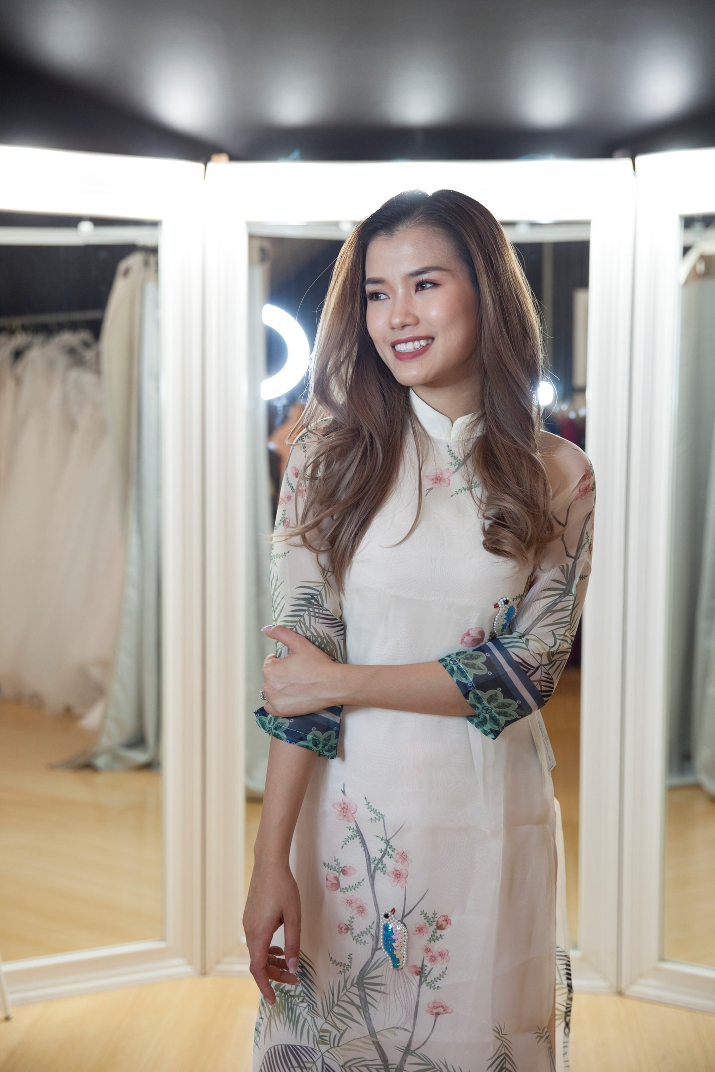 CT AO DAI CACH TAN 1025
