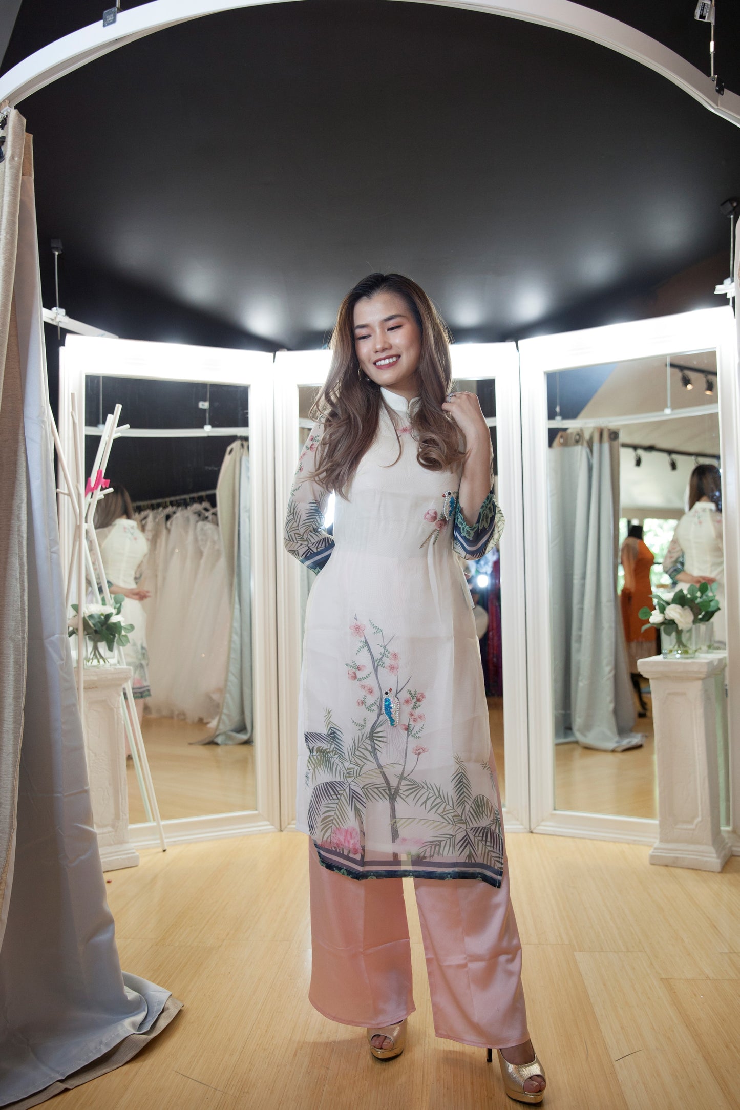 CT AO DAI CACH TAN 1025
