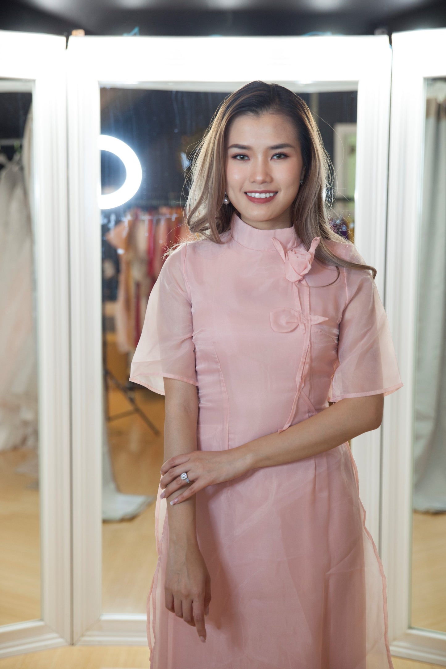 CT AO DAI CACH TAN 1037